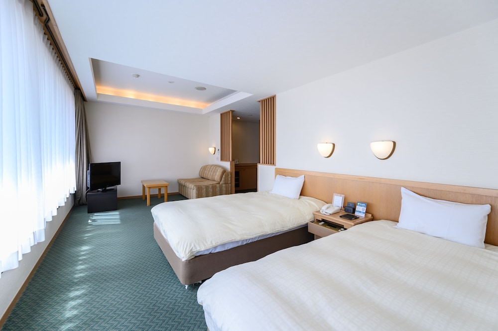 Universal, Twin Beds