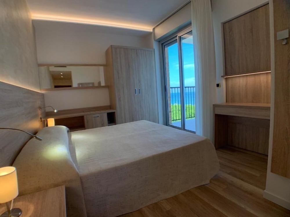 HOTEL BEAU RIVAGE PINETA 12/54