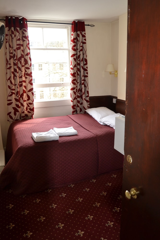 Hyde Park Court 25/50