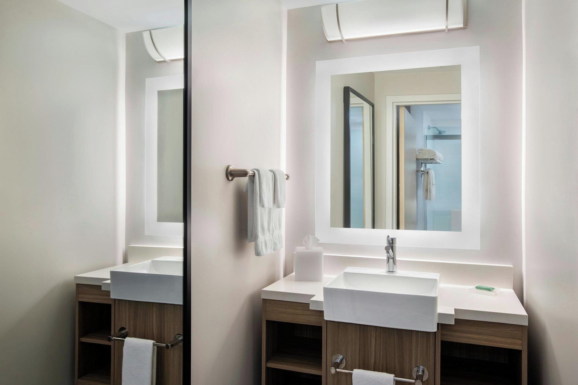Suite, Multiple Beds, Accessible، Springhill Suites Pittsburgh Mills 5/7
