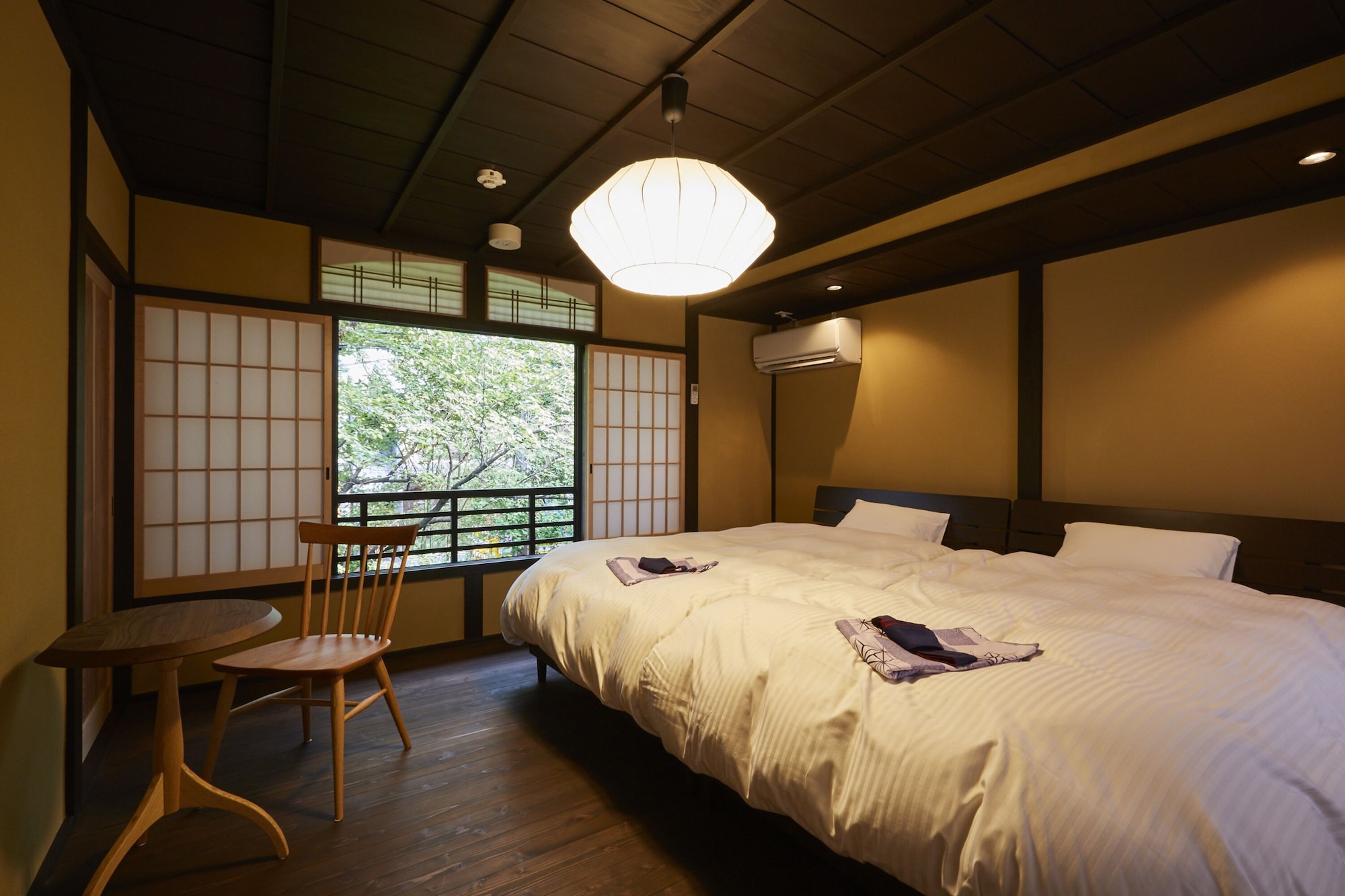 Japanese, Town House, Twin Beds