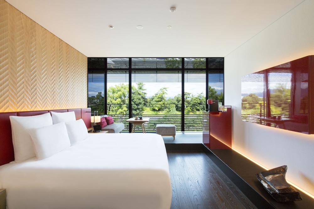 DELUXE, TWIN BEDS, BALCONY
