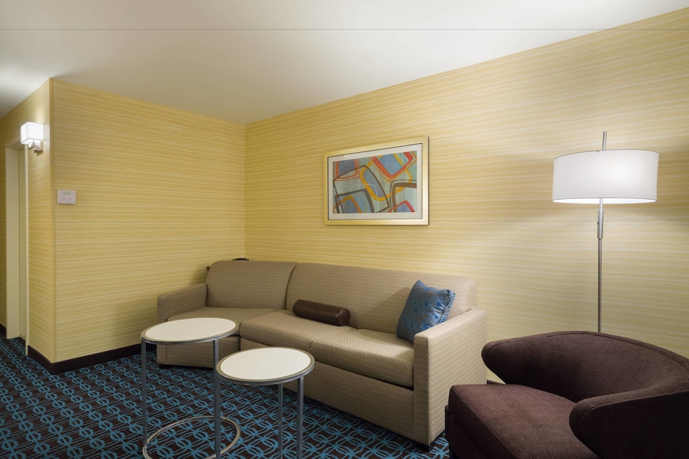 Fairfield Inn Suites By Marriott Paramus 22/47