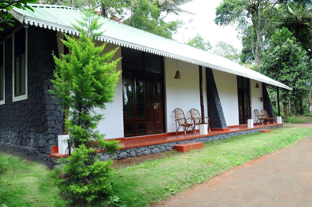 PUNARJANI AYURVEDIC RESORTS 11/64