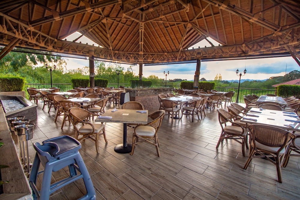 Hotel Campestre Las Camelias 54/71