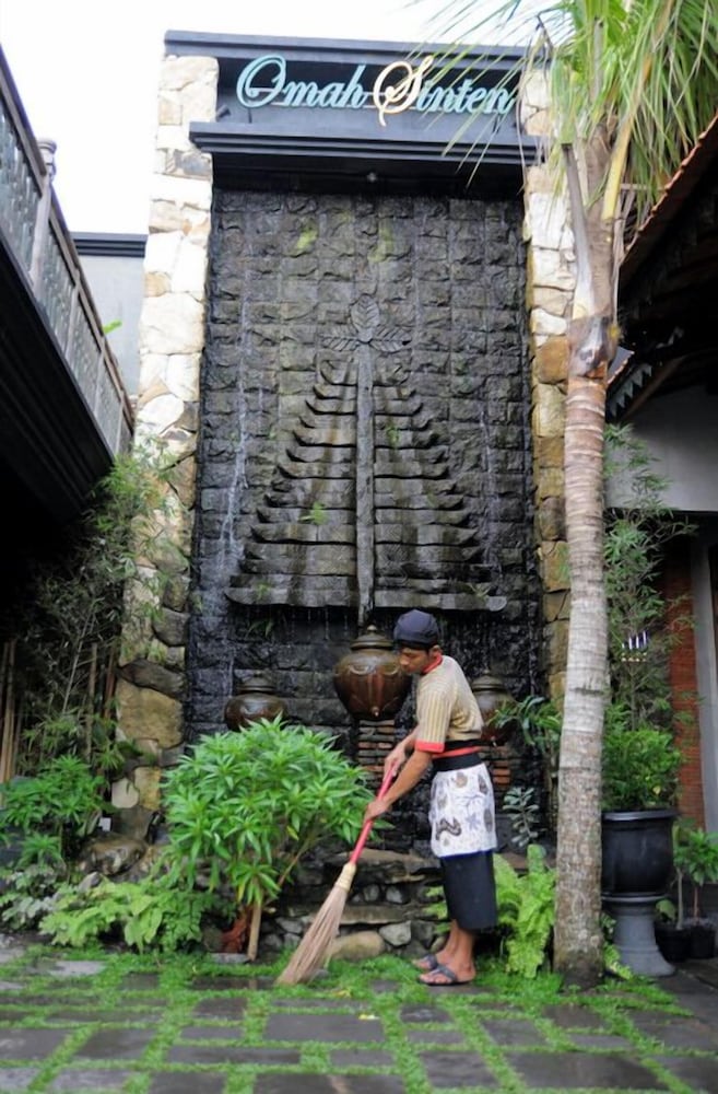 Omah Sinten Heritage Hotel & Resto 2/19