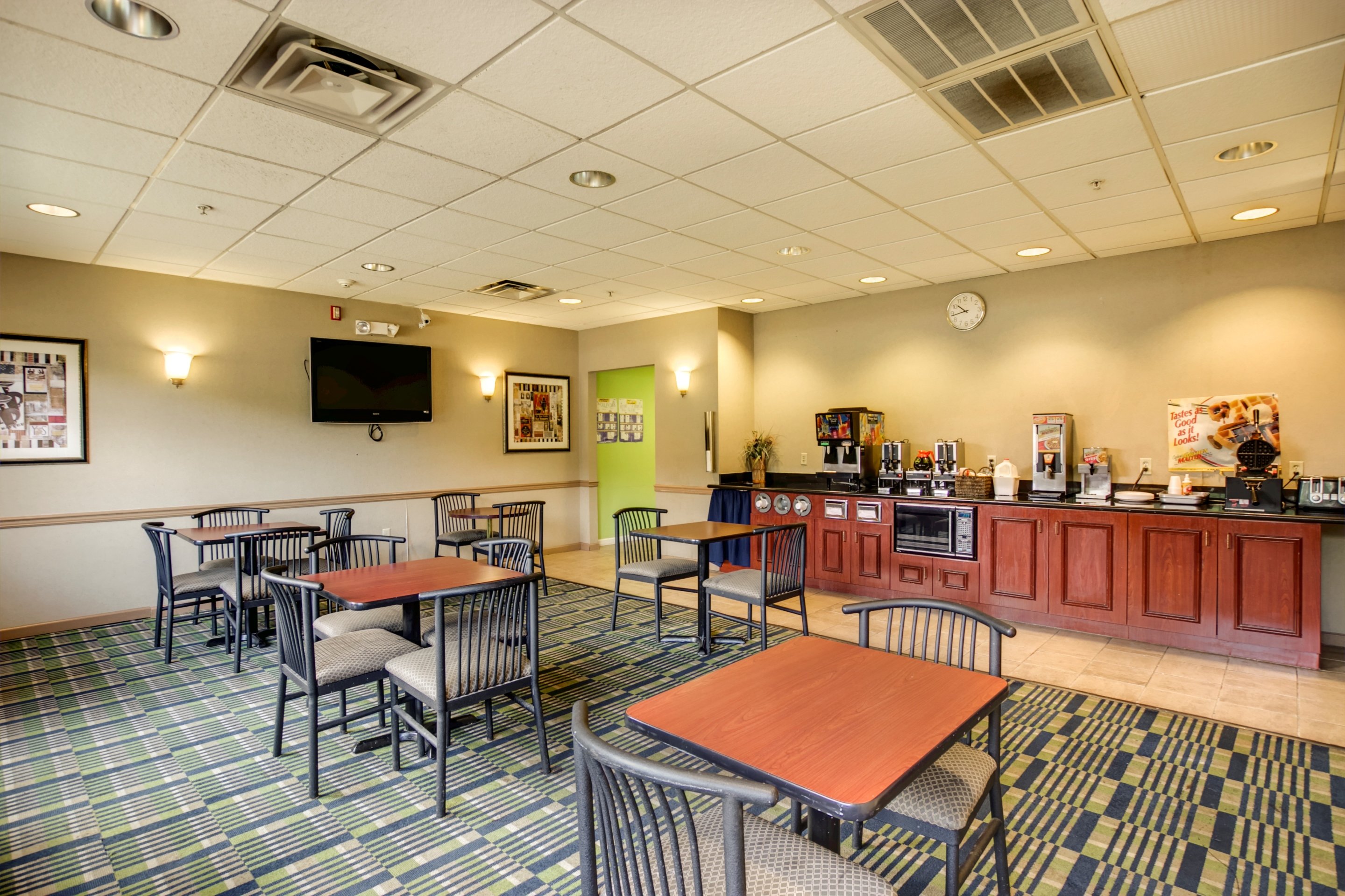 Red Carpet Inn Whippany 23/31