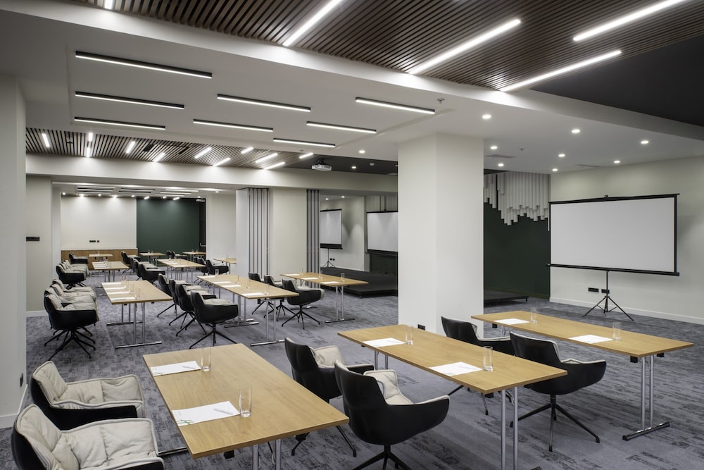 Holiday Inn Yerevan Republic Square 40/50