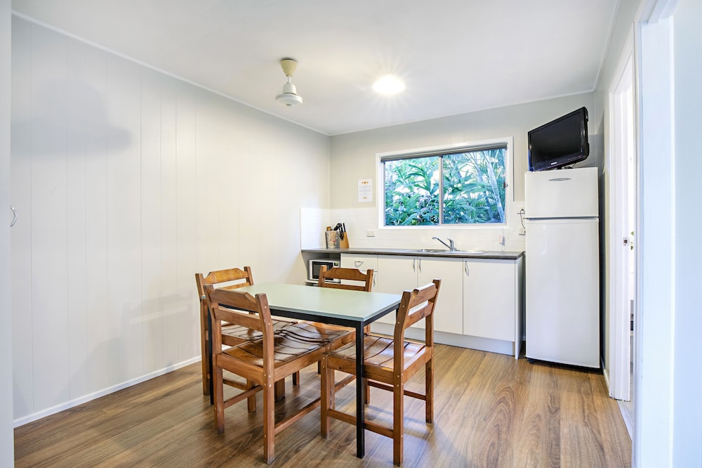 Bush Village Budget Cabins 58/73