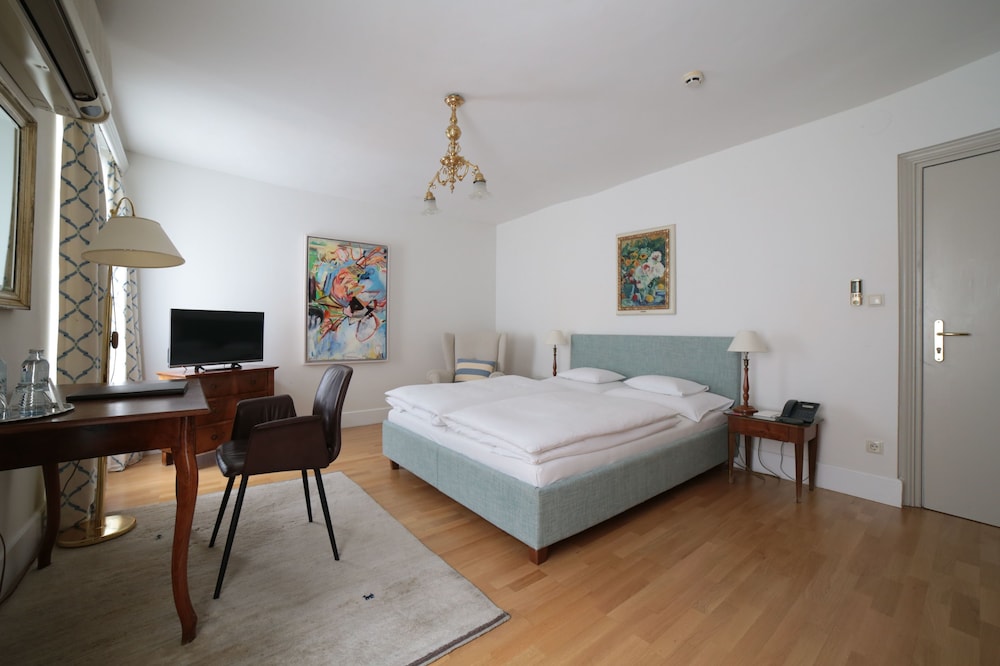 Schlossberghotel - Das Kunsthotel 28/64