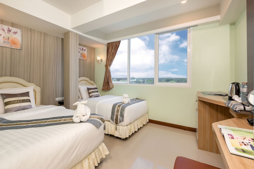 RoomQuest Suvarnabhumi Airport Rom Klao 16/55