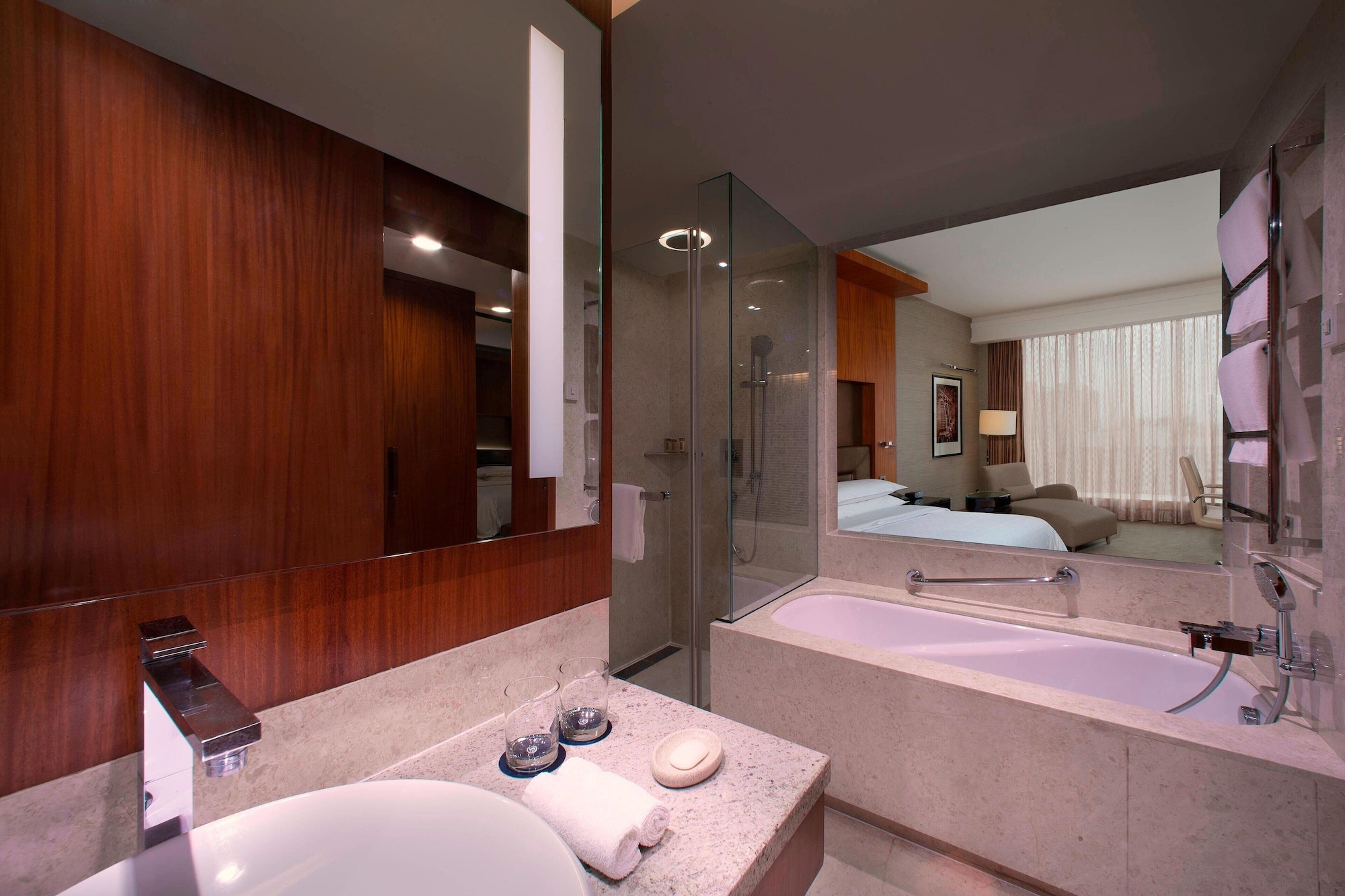 غرفة كلوب بسرير كينج، Sheraton Grand Bangalore Hotel At Brigade Gateway 6/7