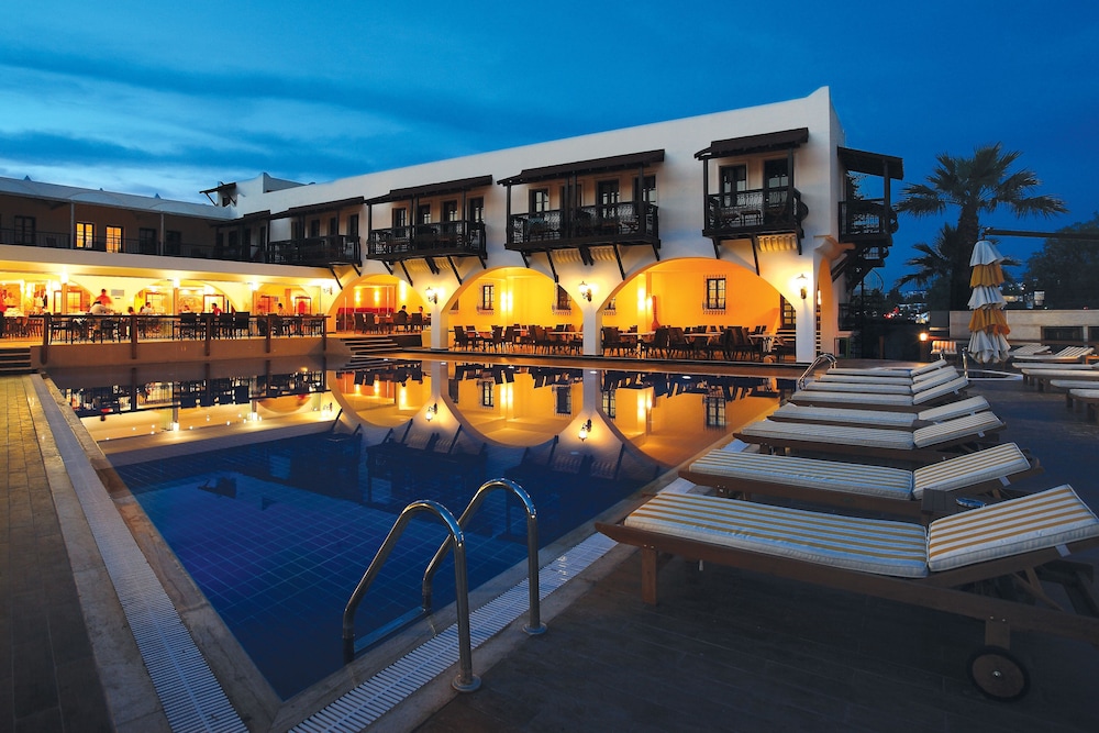 Costa Bitezhan Hotel 10/73
