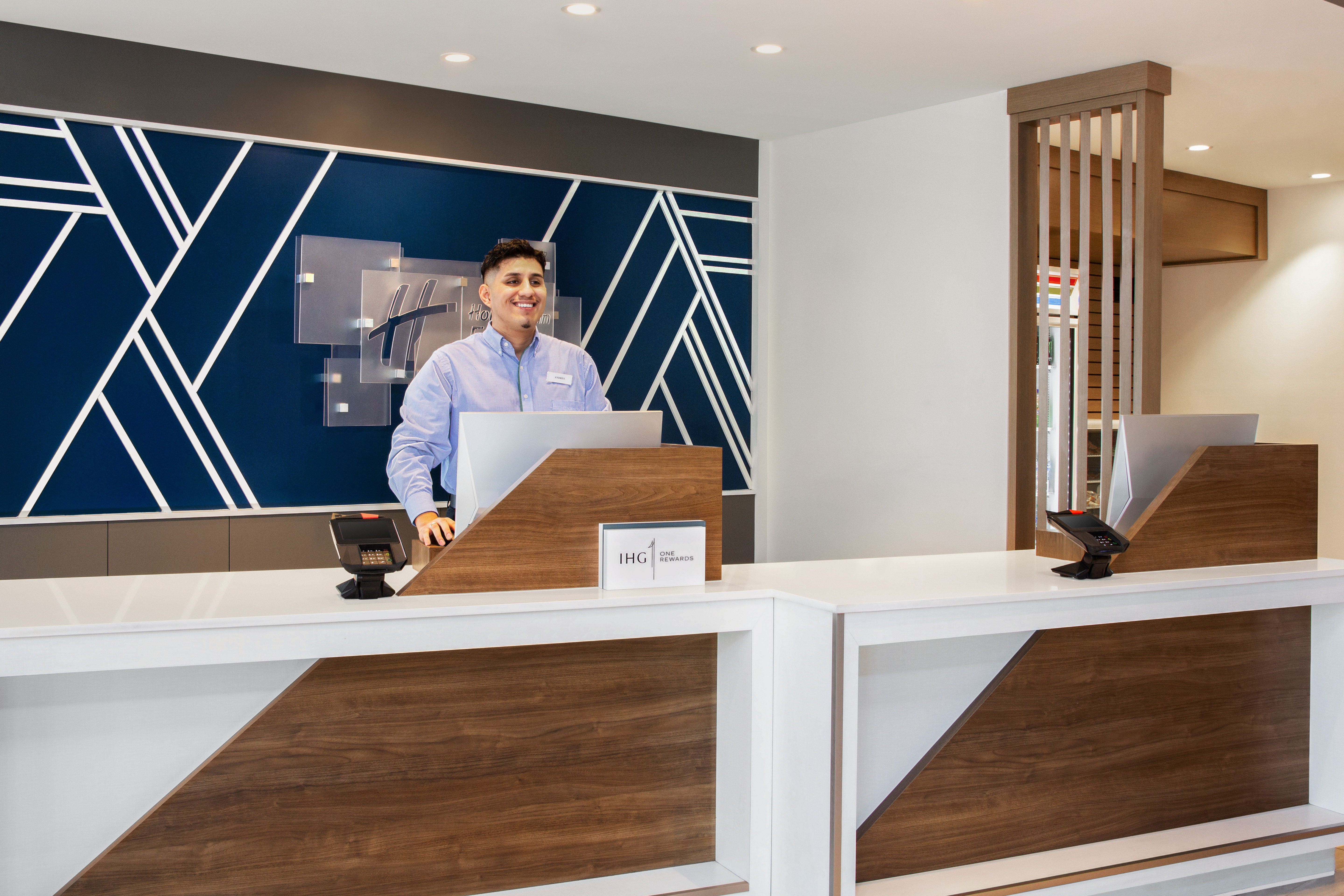 Holiday Inn Express & Suites - Ukiah 10/80