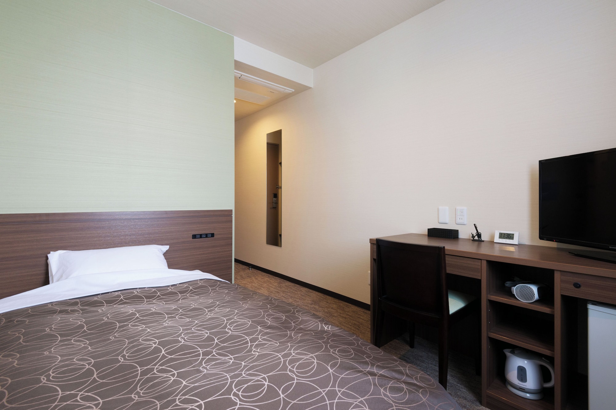 SEMI ROOM, SINGLE, SEMI DOUBLE BED