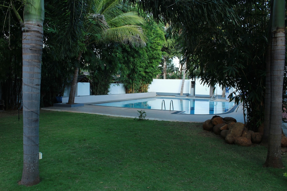 Ananthi Hotels 13/18