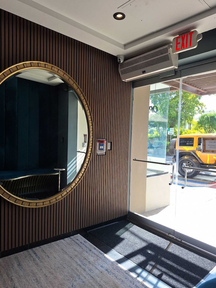 MetroArt Hotel 2/47