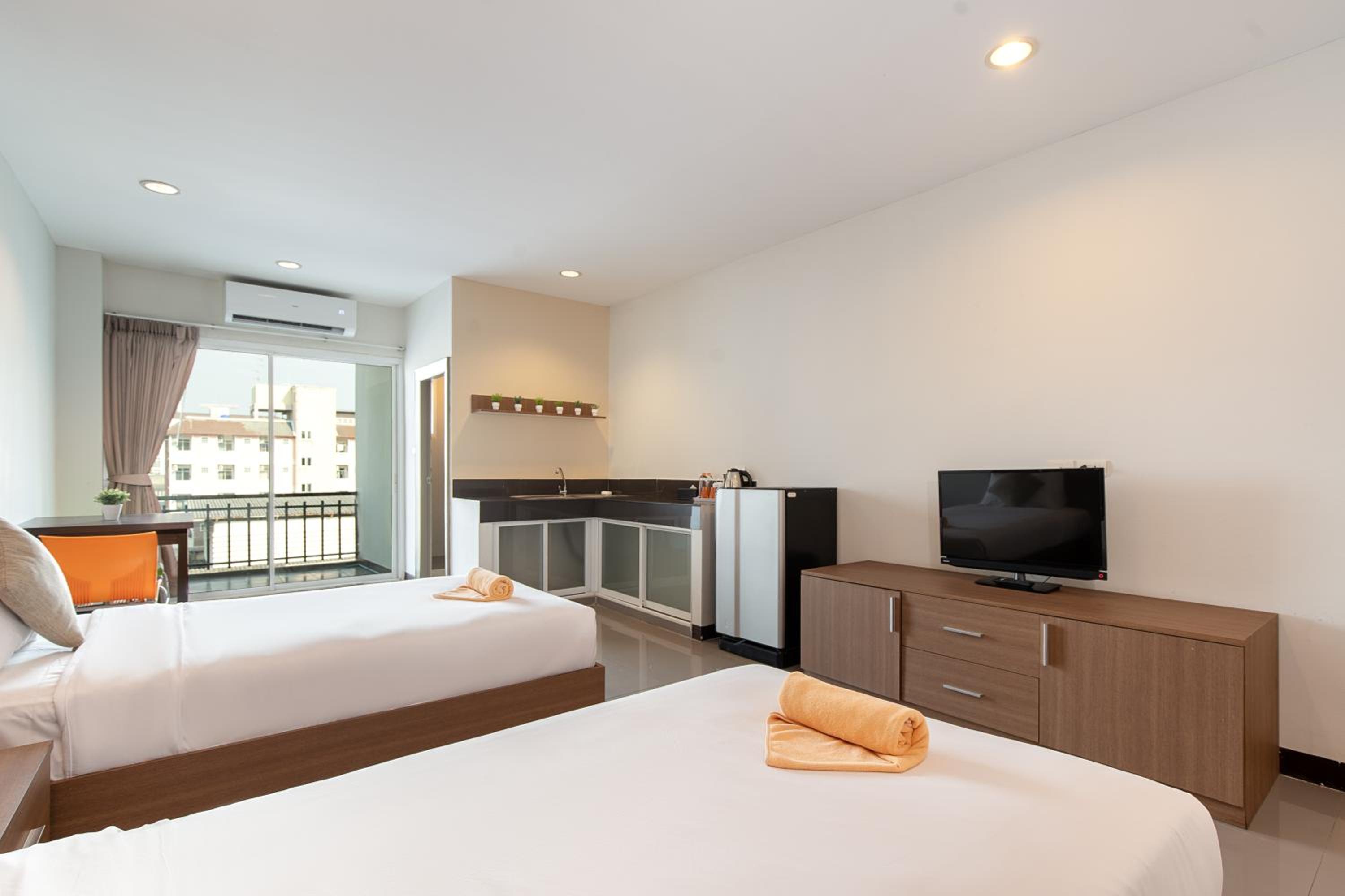 Leenova Hotel 22/50