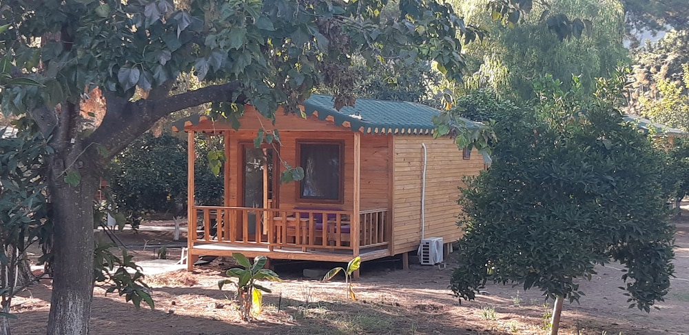Secret Garden Bungalows & Tent Hotel 2/26