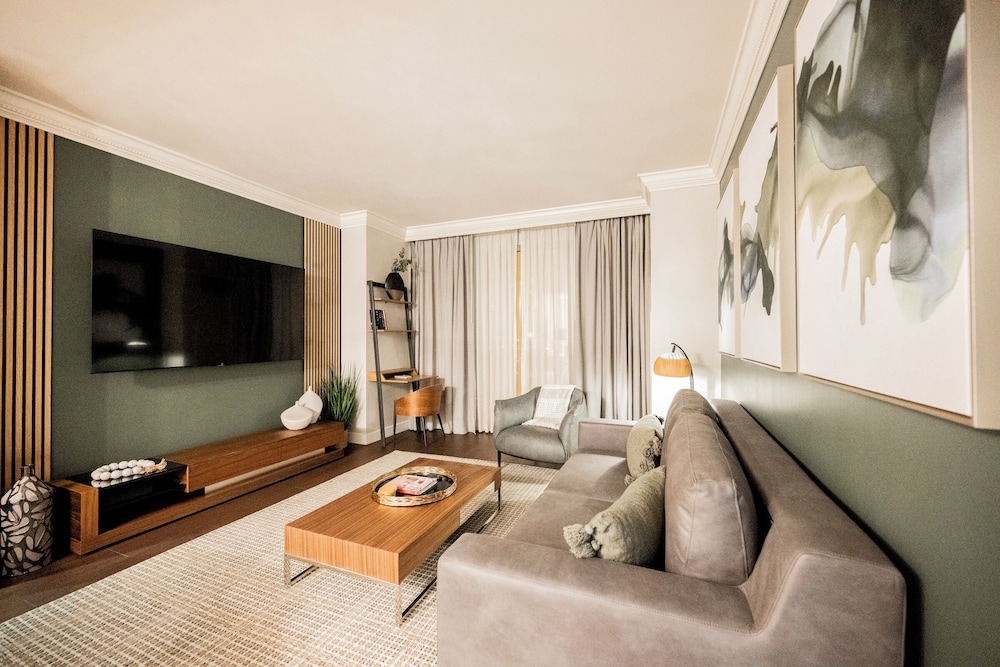 Stripviewsuites At Signature 61/73