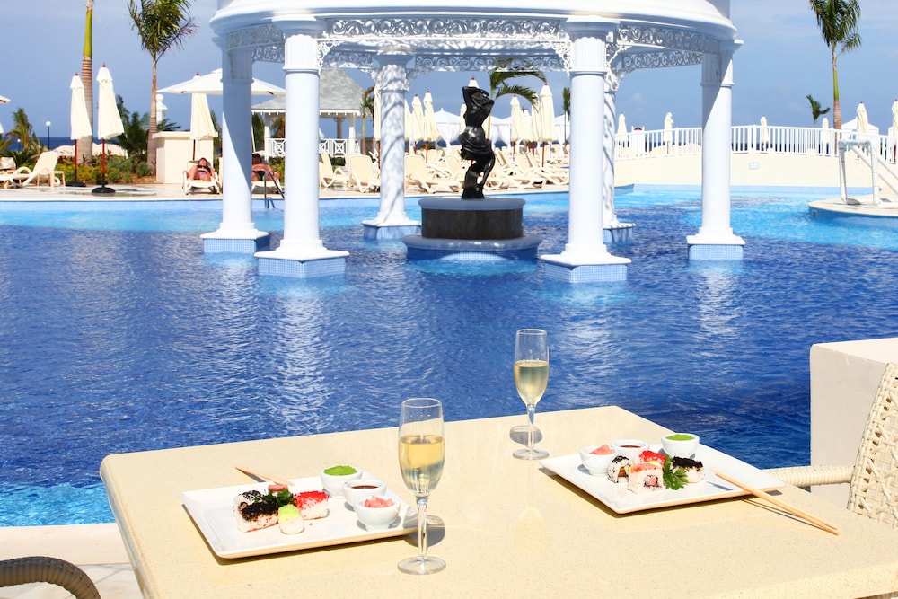 Bahia Principe Escape Runaway Bay 8/70