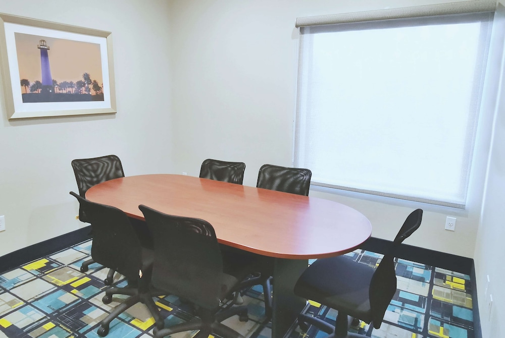 La Quinta Inn & Suites By Wyndham NE Long Beach/Cypress 43/51