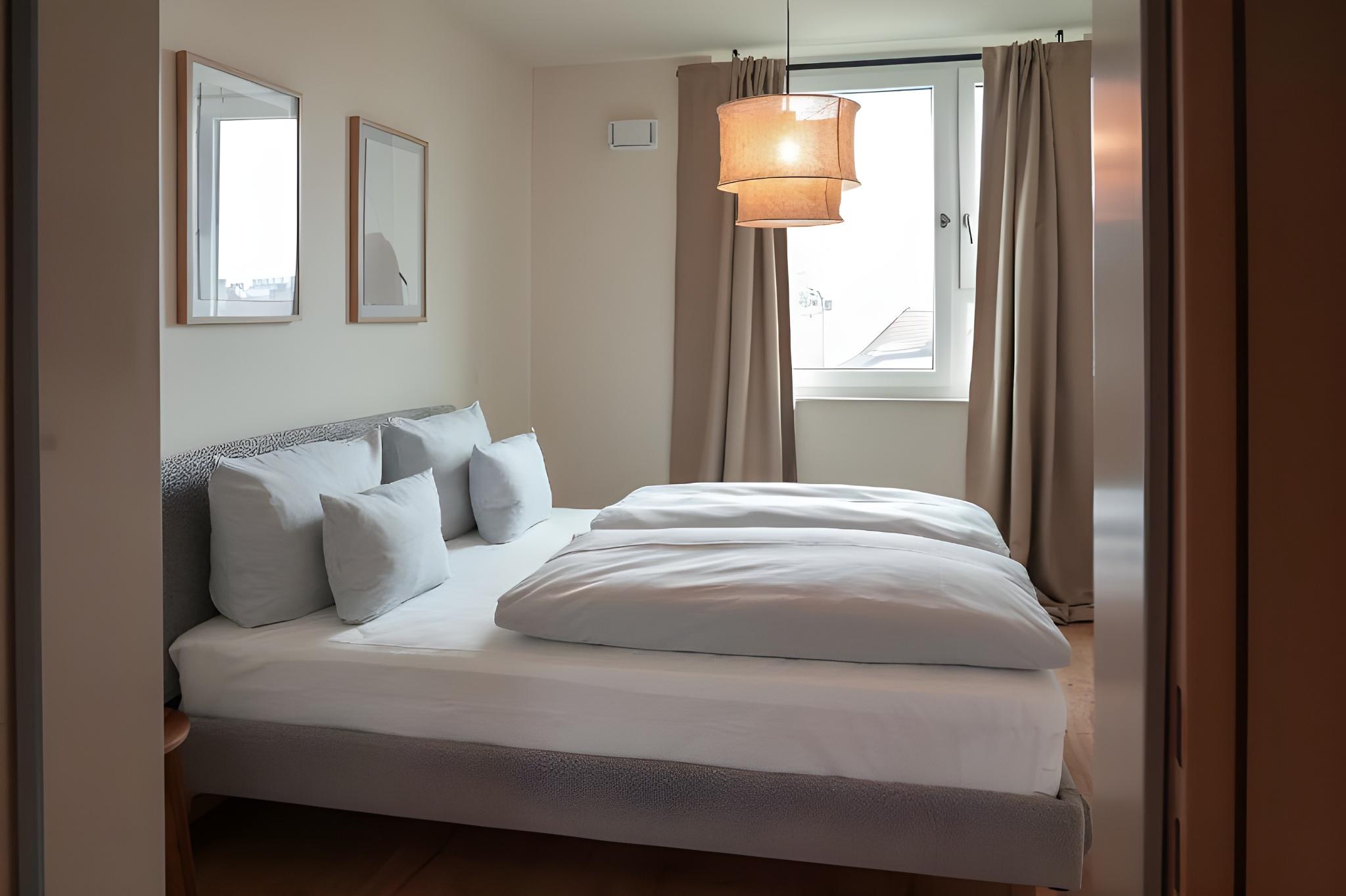 Cocoon, Family, Suite