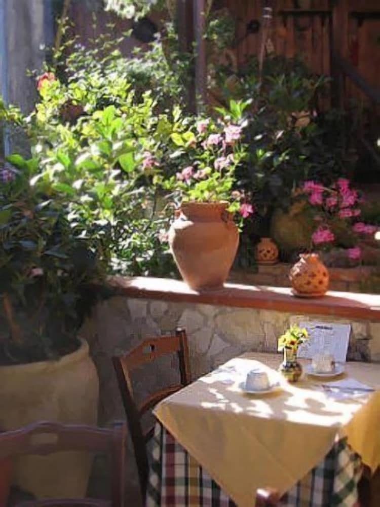 ALBERGO DIFFUSO BORGO SANTA CATERINA 54/68