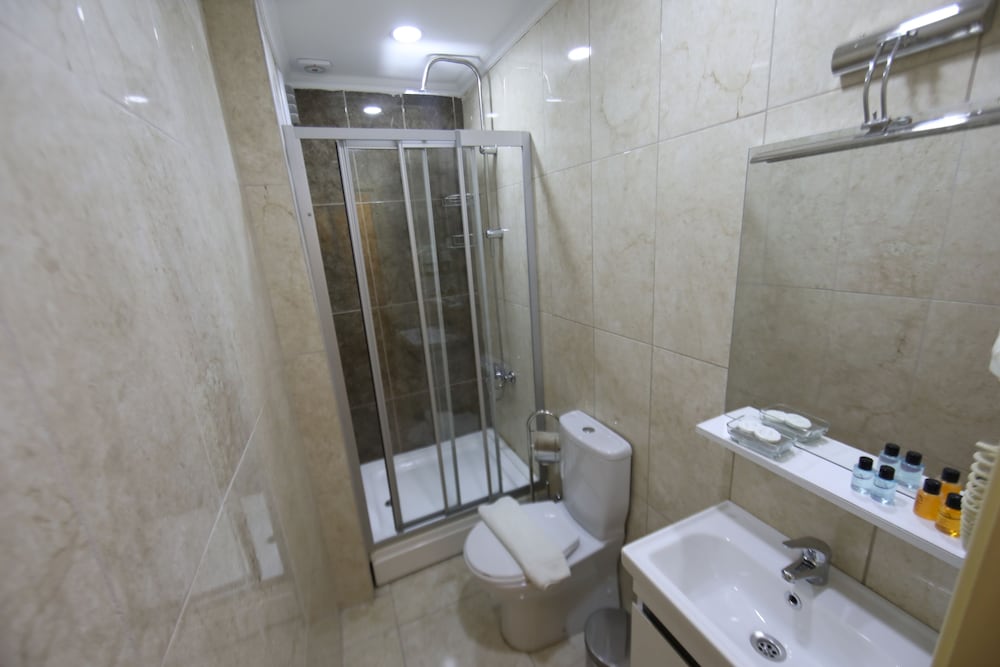Economy, Ground Floor