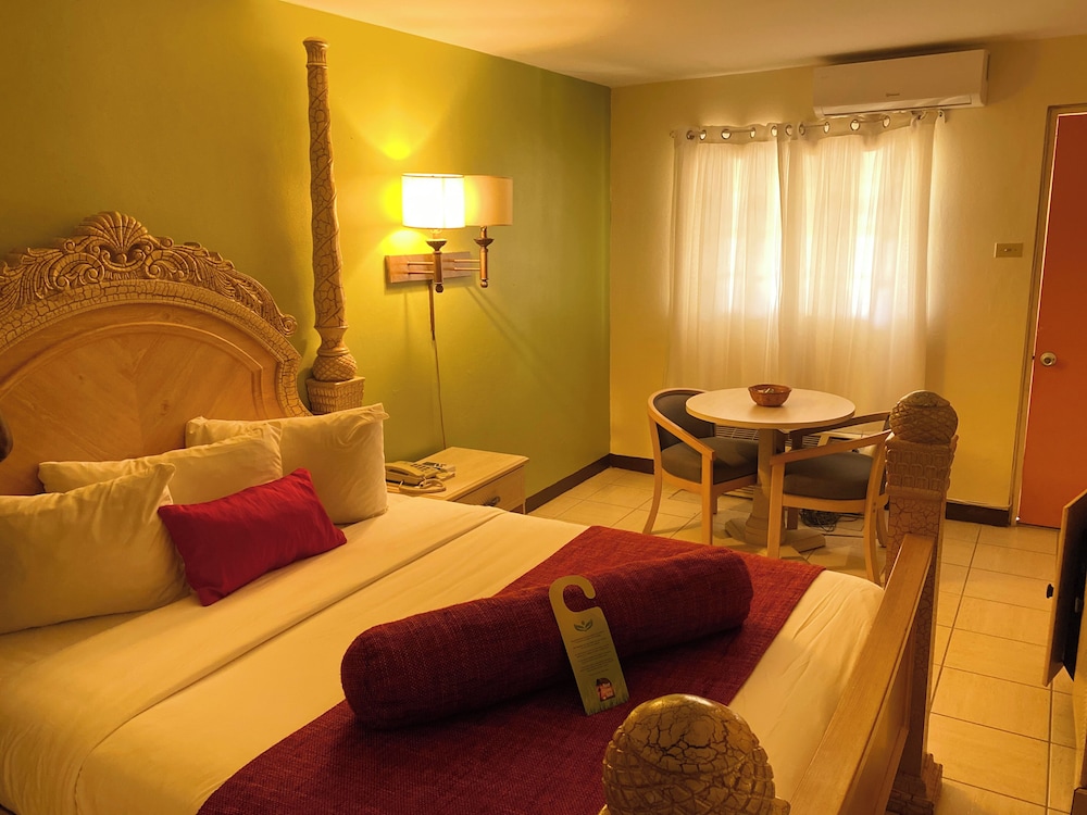 Point Salines Hotel 24/39