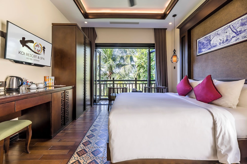 3 BEDROOMS, POOL, VILLA, RIVERSIDE