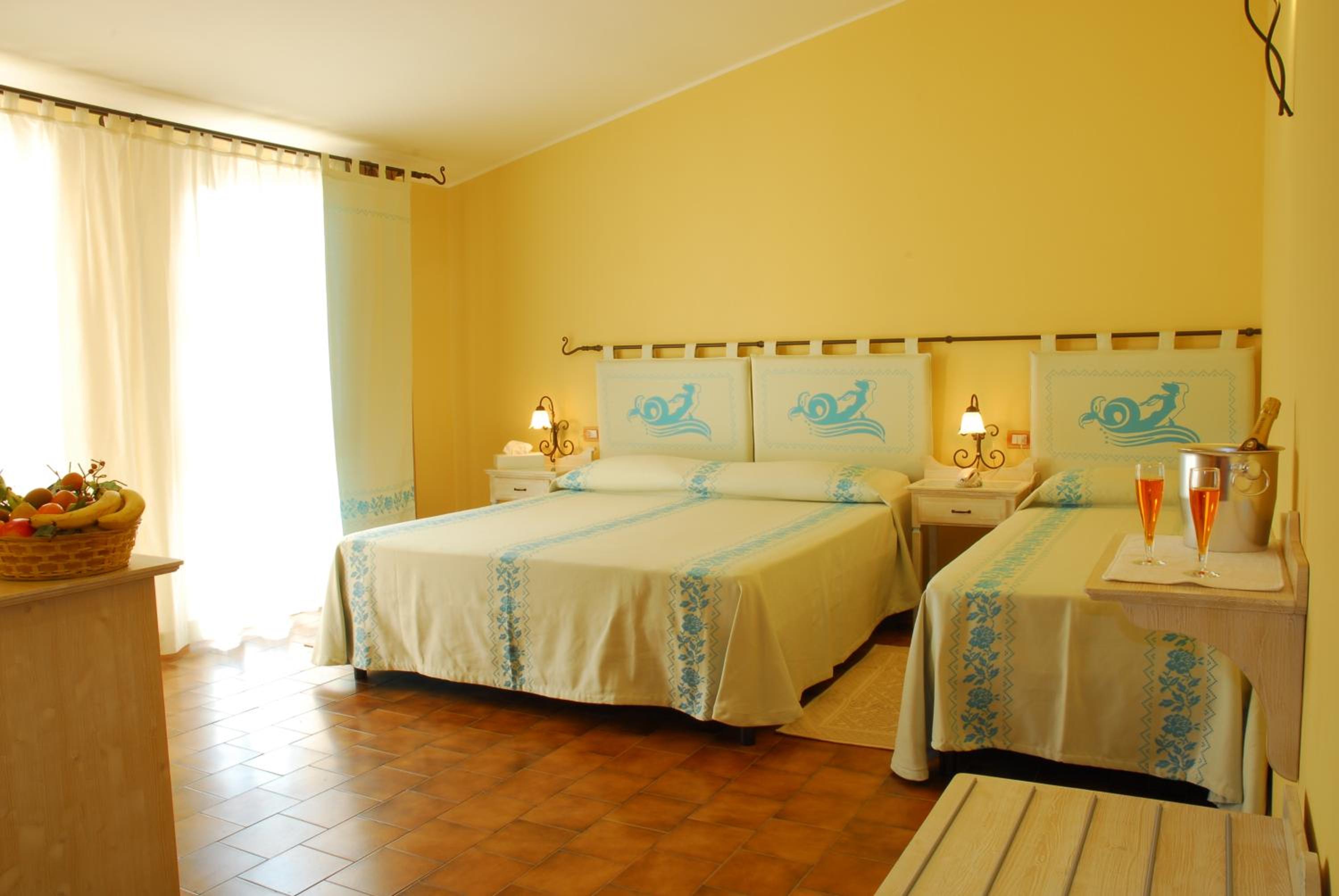 Room, Triple, 1 Double and 1 Single Bed