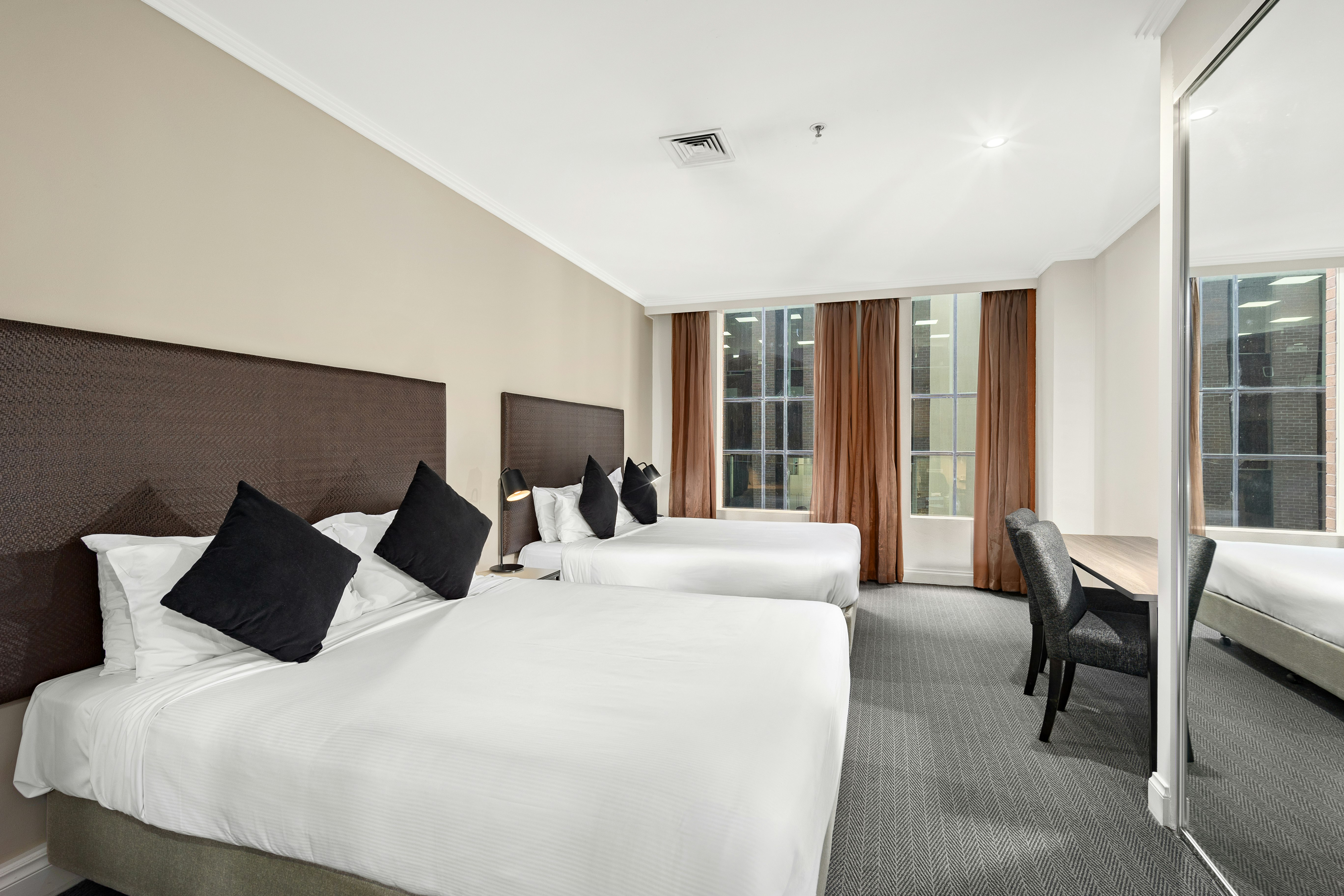 Melbourne City Suites 6/50