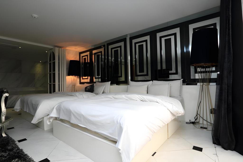 Diamond, Superior, 2 Double Beds