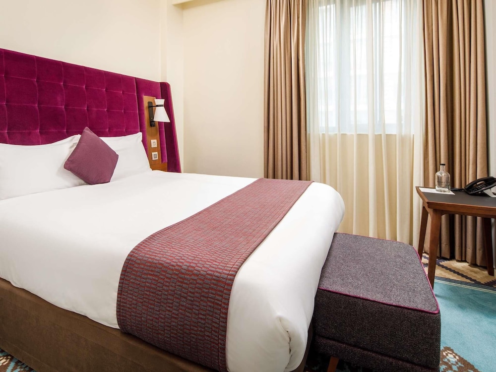COZY, DOUBLE BED
