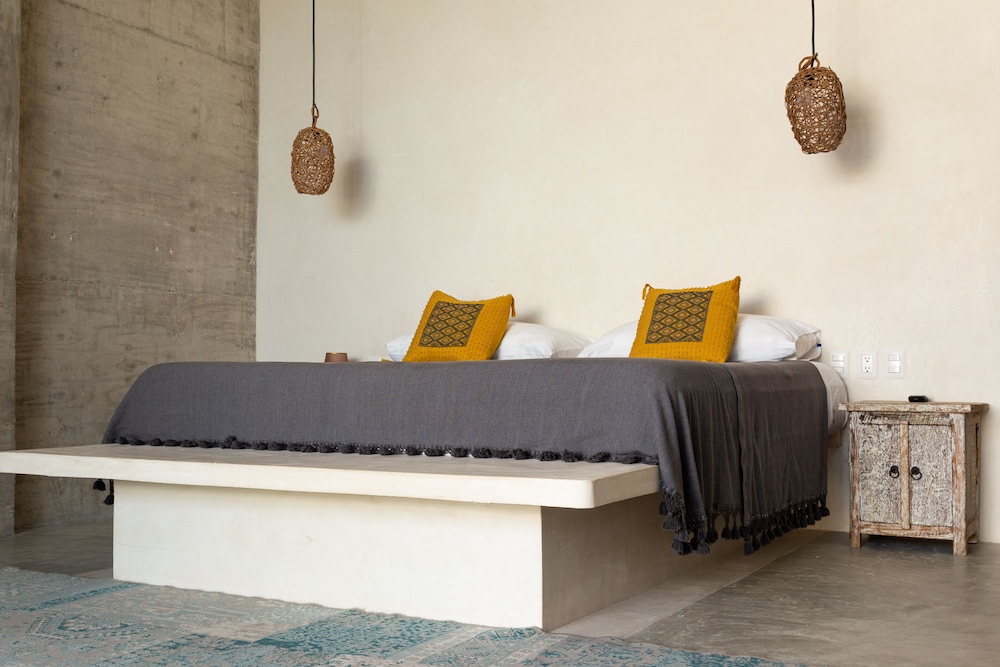 DELUXE, KING BED, OCEAN FRONT, PLUNGE POOL, TERRACE