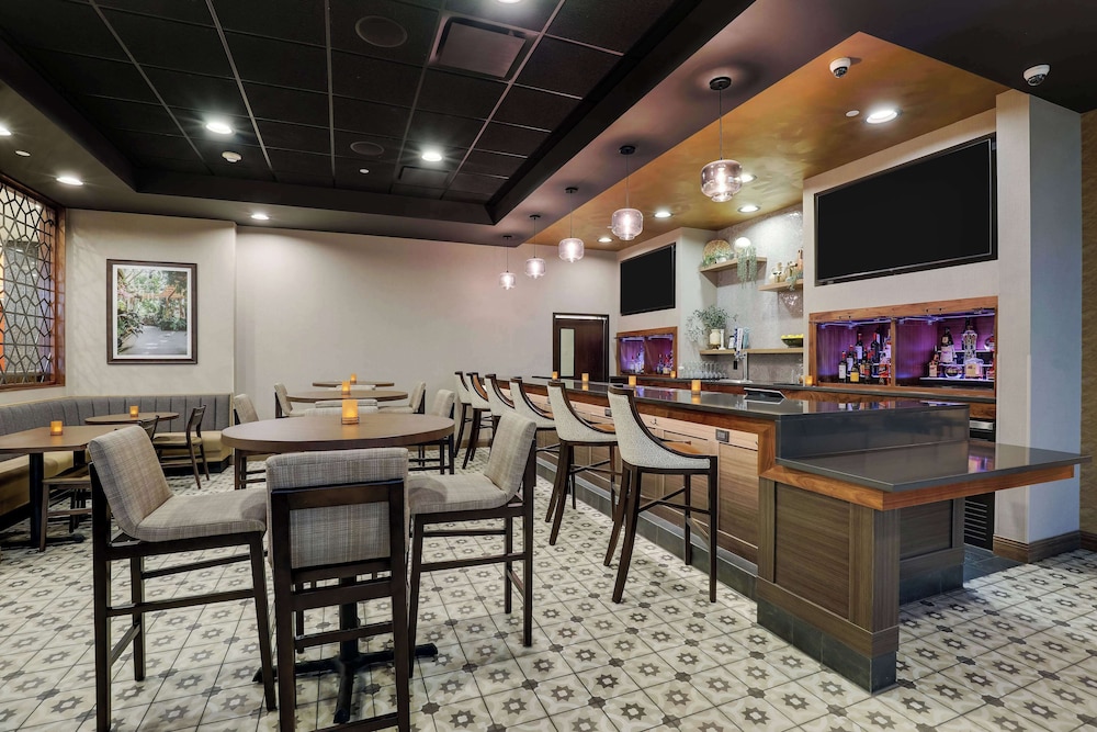 Drury Inn & Suites Charlotte Northlake 39/50
