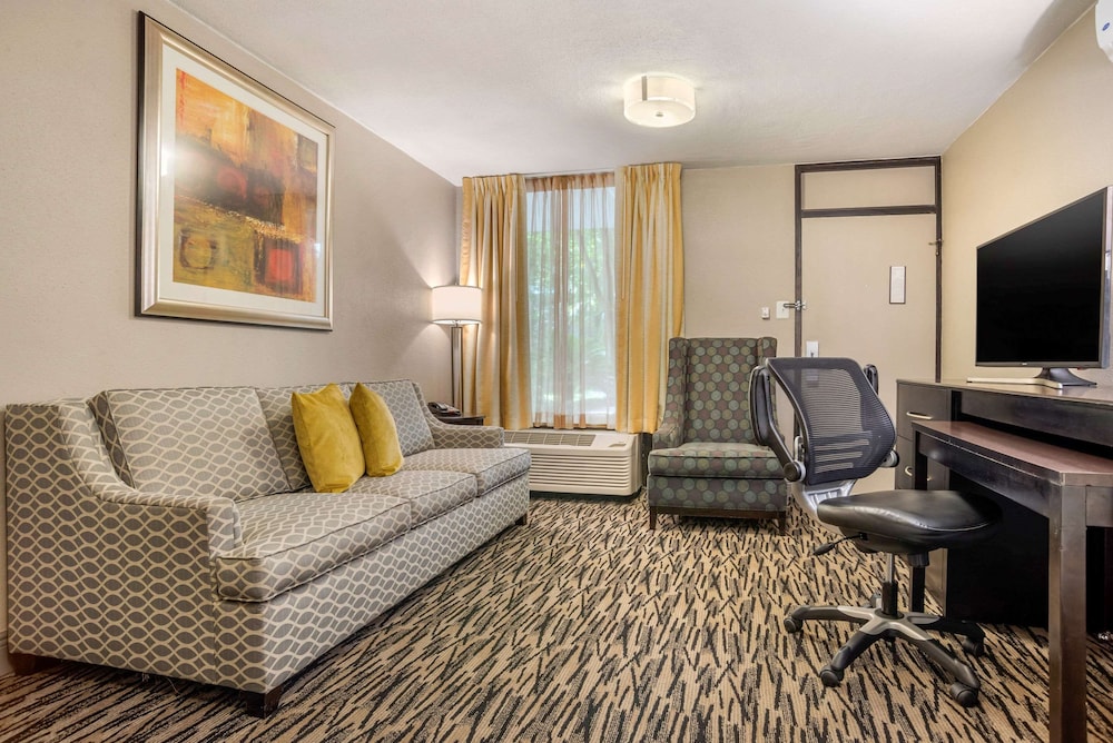 Clarion Inn Conference Center Gonzales, LA 30/41