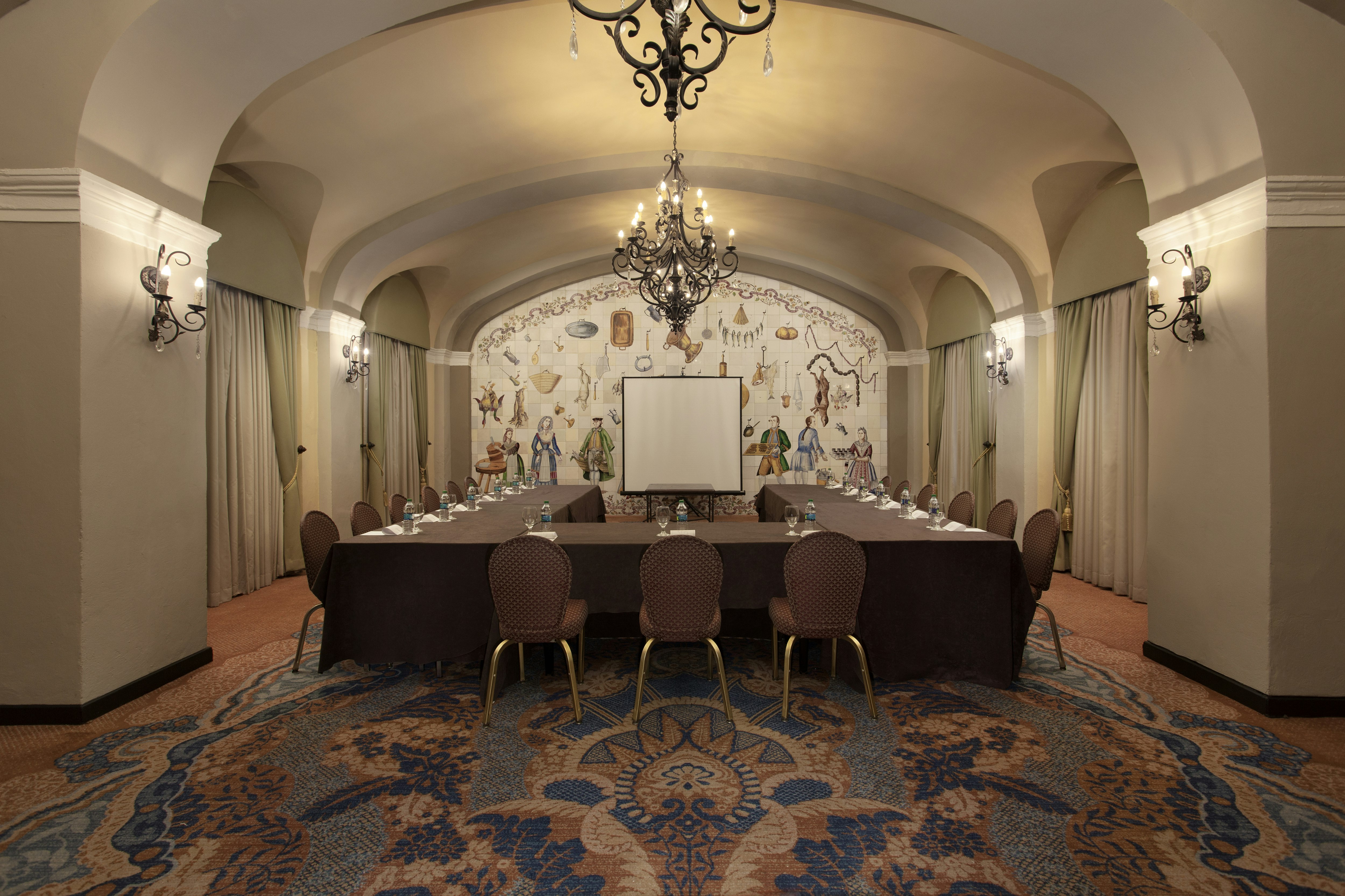 El Convento Hotel 13/75