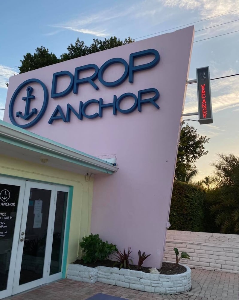 Drop Anchor Resort and Marina 3/50