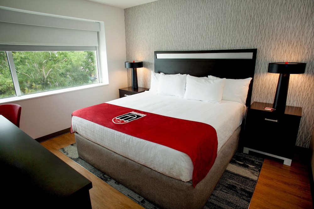 The University of Georgia Center for Continuing Education and Hotel 13/50