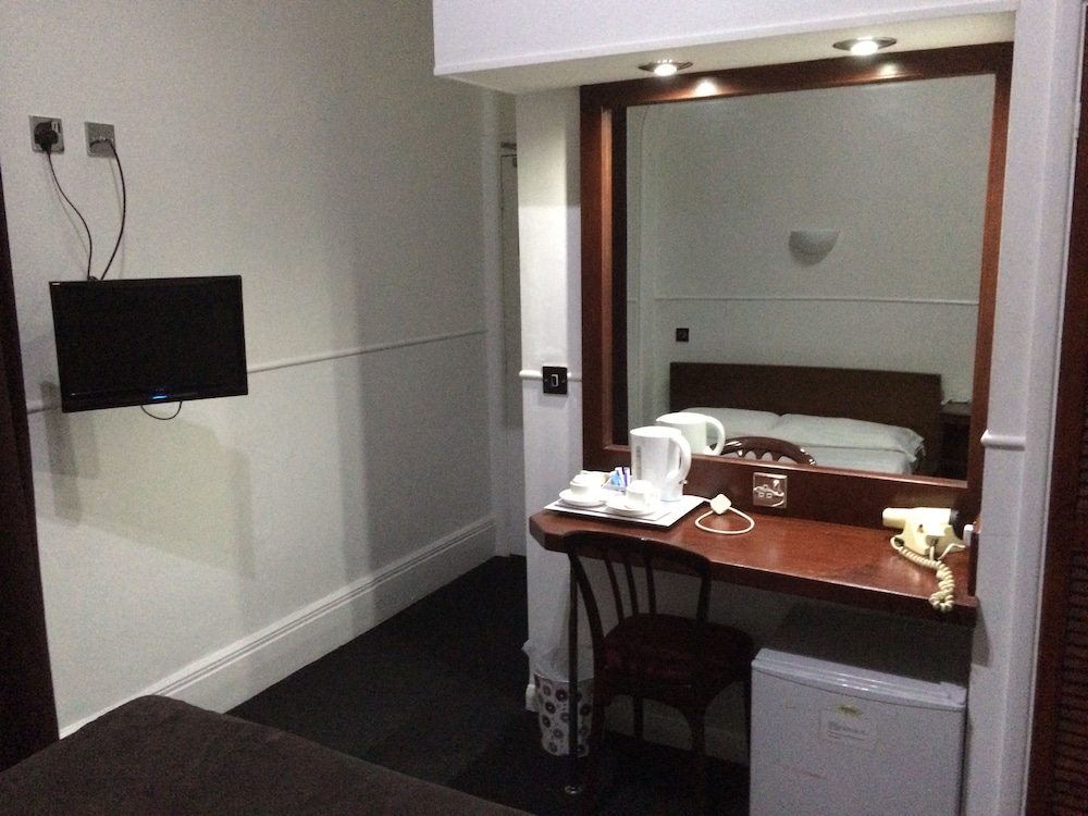 LONDON CONTINENTAL HOTEL 39/54
