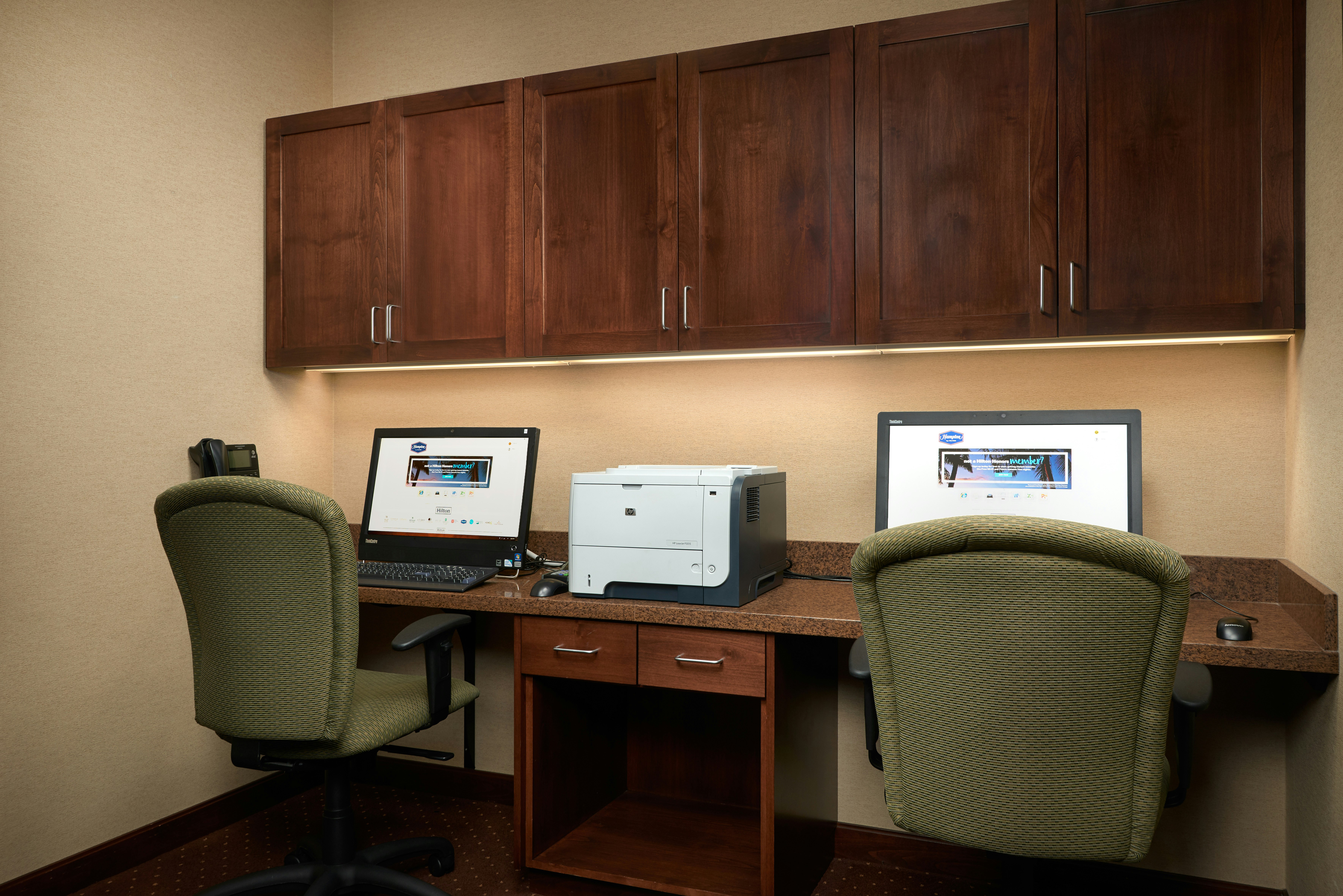 Hampton Inn and Suites Salem 33/42