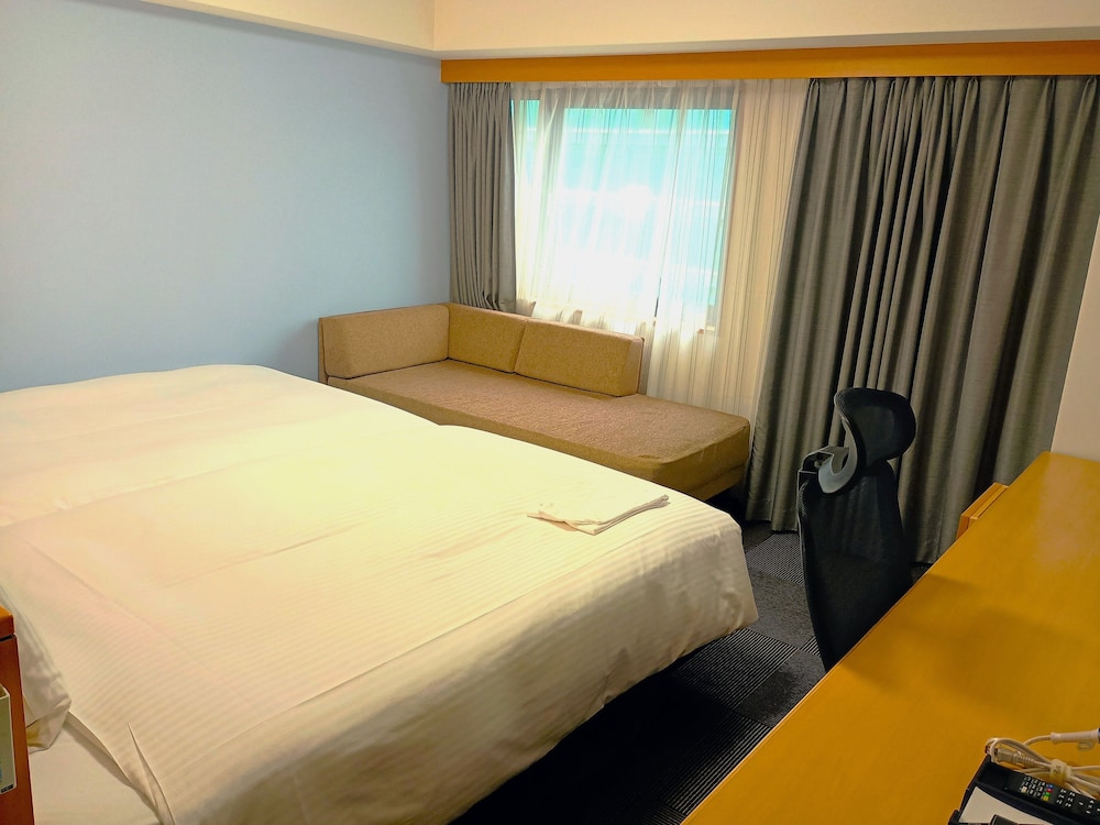 ROOM, TWIN BEDS, SOFA