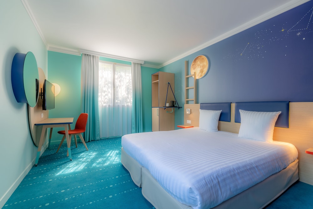 Grand Magic Hotel (ex Magic Circus) 22/86