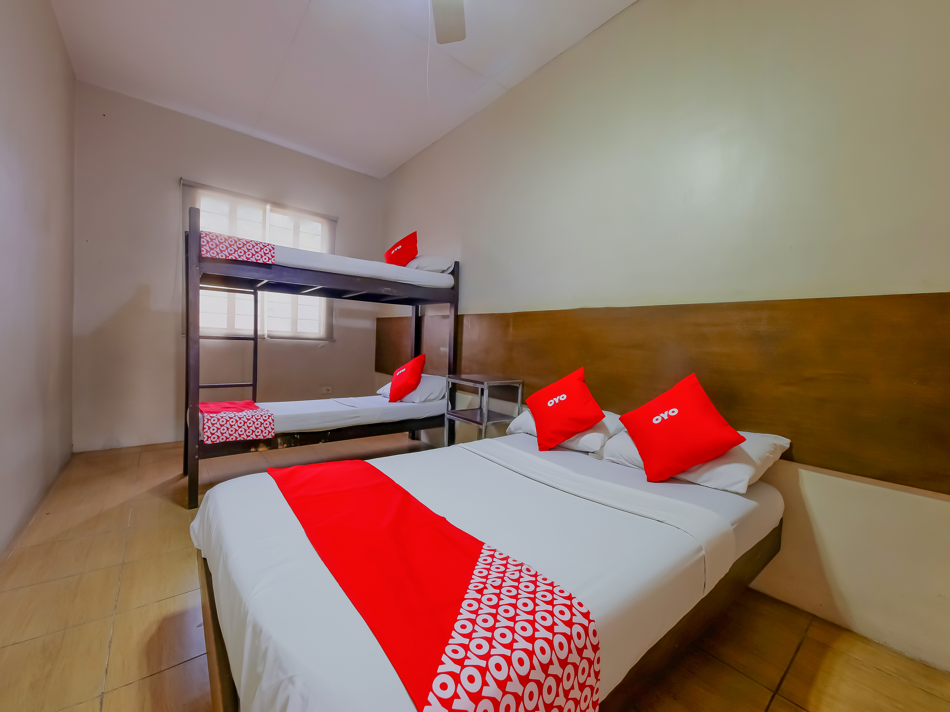 Metro Deluxe Residences 25/50