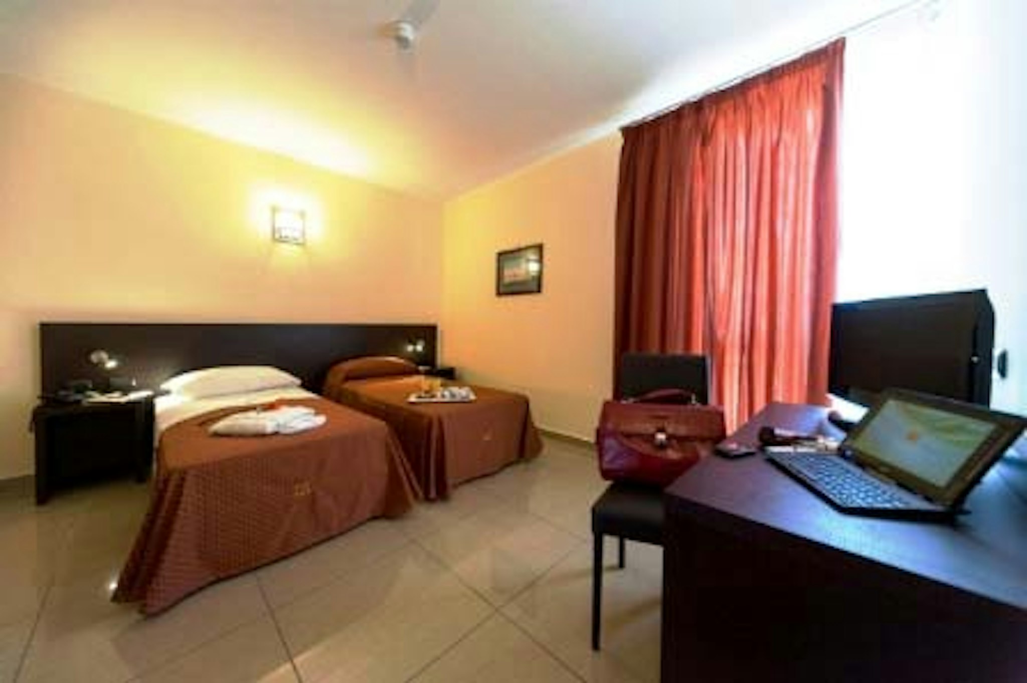 HOTEL TIEMPO 6/33