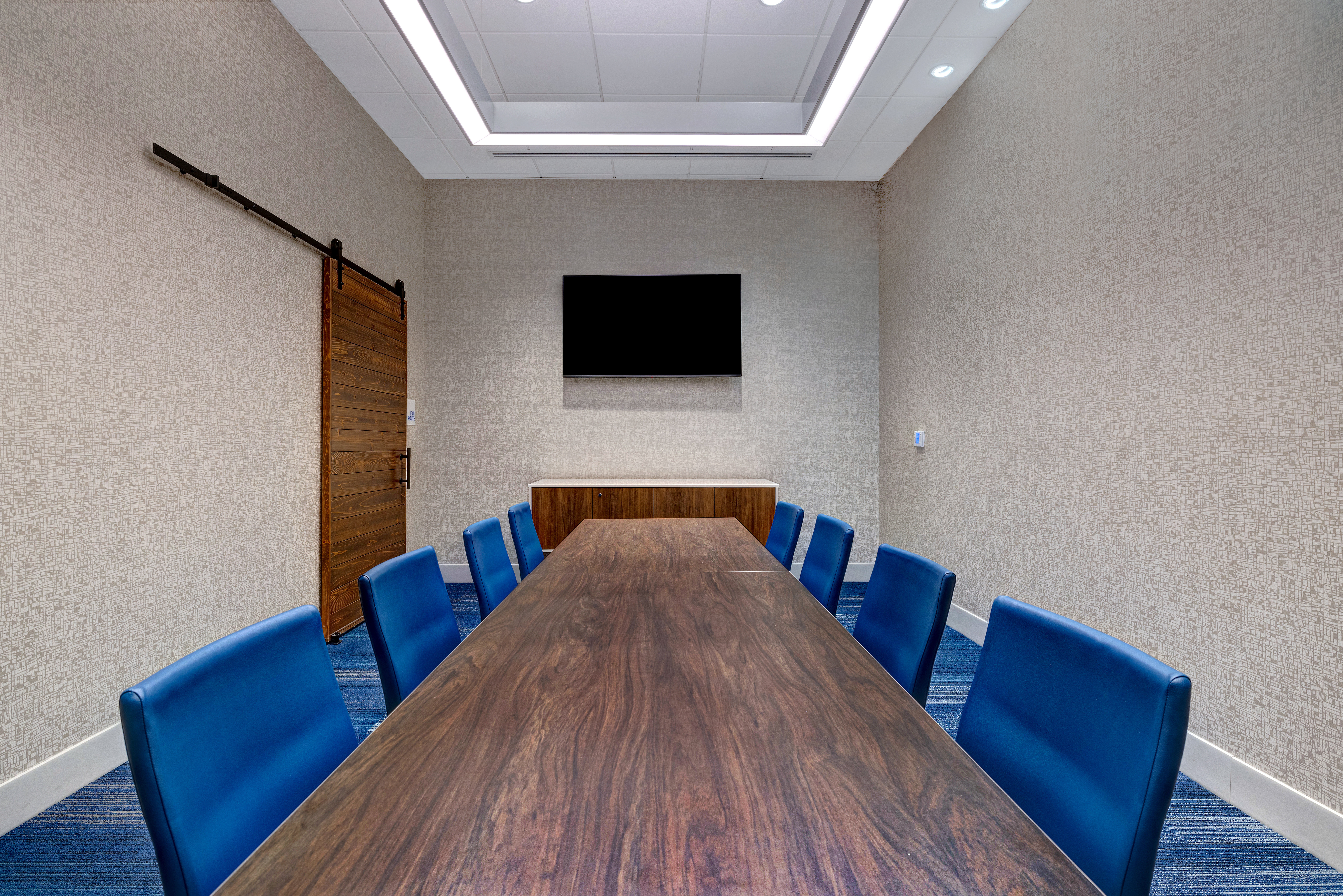 Holiday Inn Express and Suites Glendale Downtown 27/44