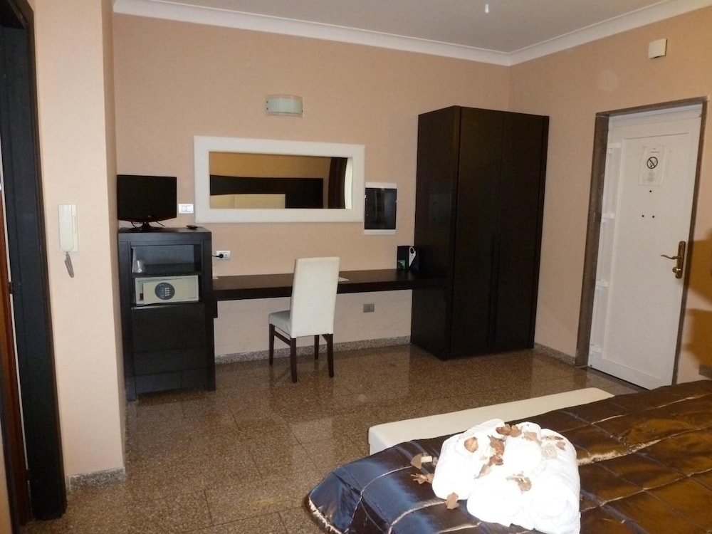 Hotel Euro House Suites 35/49