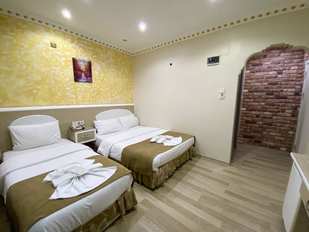 GRAND ORAL HOTEL 25/50
